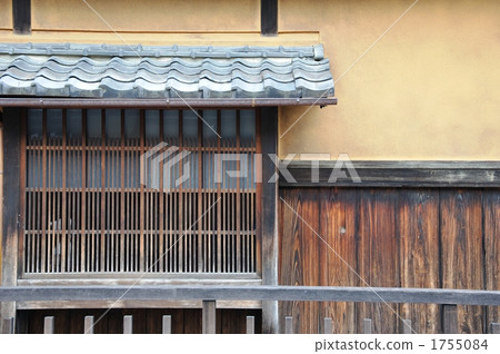 城鎮房子凸窗 1755084