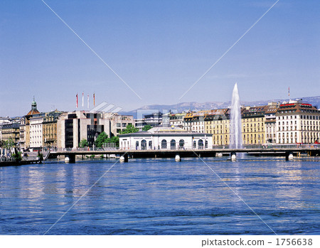 日內瓦的街道和小噴泉 1756638