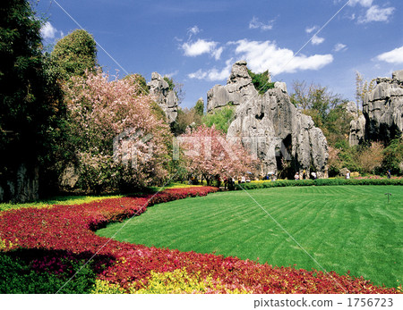 昆明郊外的一塊石林 昆明郊外的一塊石林 1756723