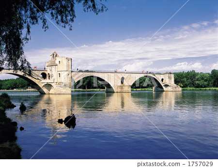 The Sambéneze bridge of Avignon 1757029