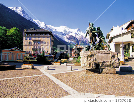 Mont Blanc mountain 4810 M Mont Blanc mountain 4810 M 1757058