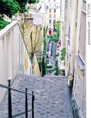 Montmartre alleys Montmartre alleys 1757296