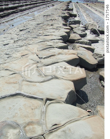 Demon's laundry rock 1757546