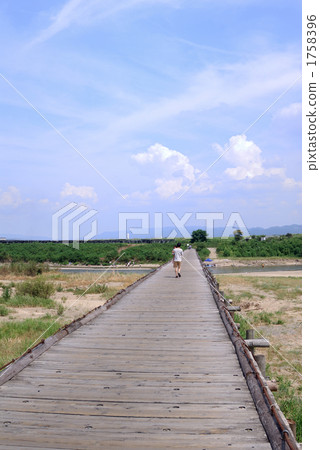 Flow of a clear sky bridge 1758396