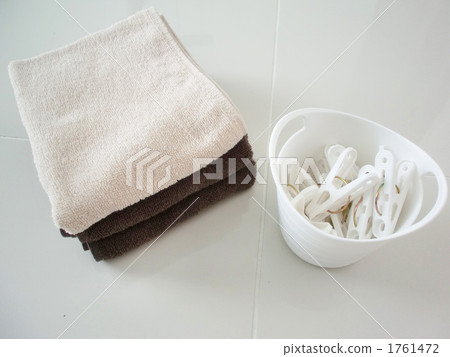 Towels and clothespins Towels and clothespins 1761472
