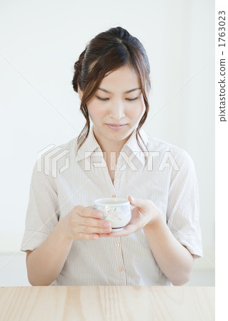 A young woman drinking tea 1763023