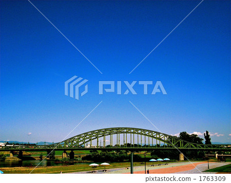 藍天和朝日橋 1763309