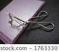 an eyelash curler, make-up equipment, eye make-up 1763330