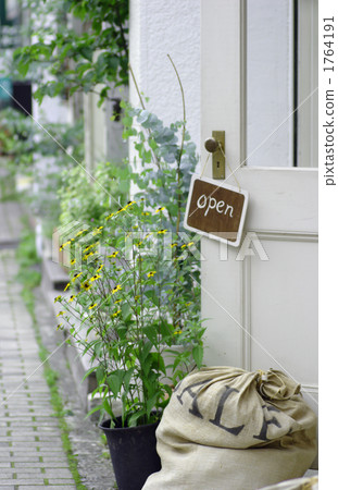 打開。 打開。 1764191