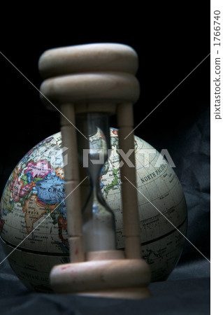 Hourglass and the globe 1766740