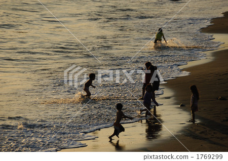 Golden shining sand beach Golden shining sand beach 1769299