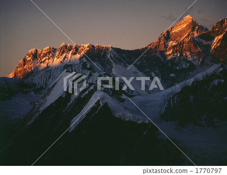 Melapeak High Camp [尼泊爾]珠穆朗瑪峰右日落，左Nuptse 1770797