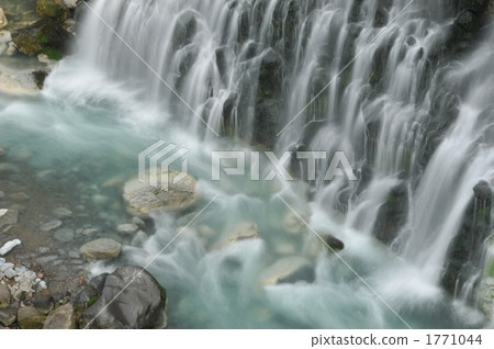 Shirogane Onsen Whitebeard Falls, Blue River 1771044