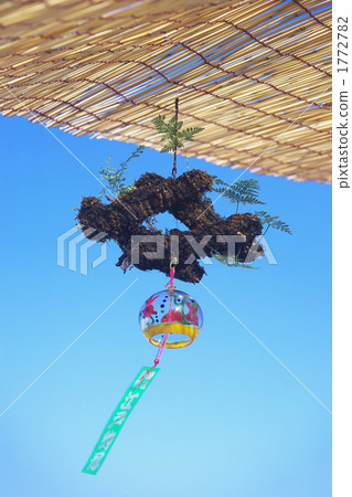 Shindles with wind chimes 1772782