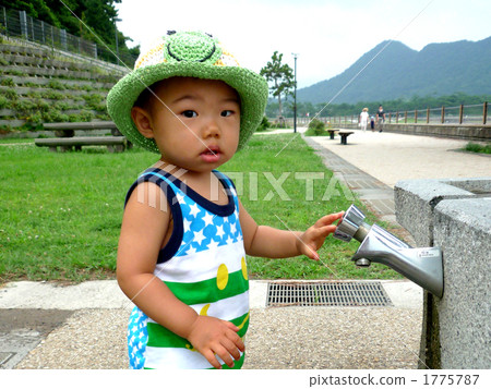 one year old child, person, child 1775787