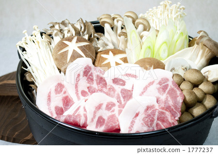 food cooked in a pot, cooking in a pot, foodstuff 1777237