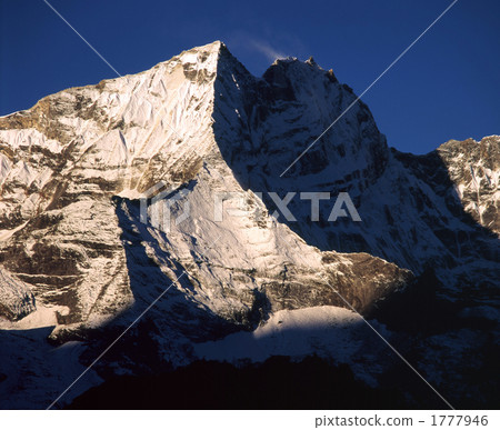 From the Nepal Kumjung the morning glow of Condori 1777946