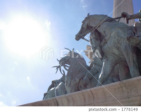 Heroes Square 1778149