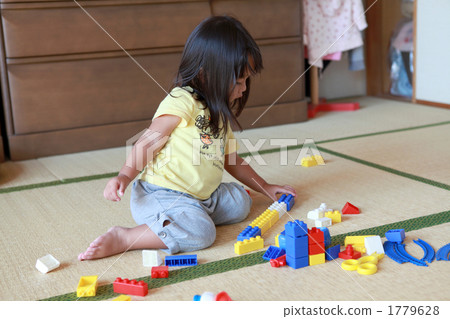 sit, sitting, sitting down 1779628