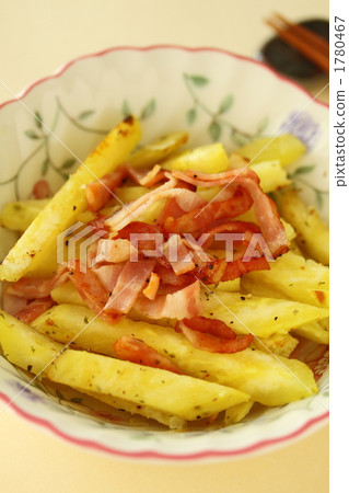 Stir - fry sweet potato with bacon 1780467