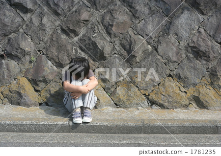 坐膝蓋的孩子 1781235