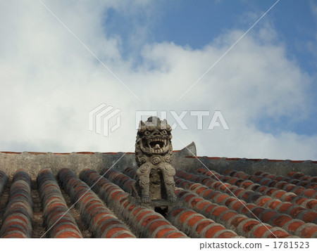 red roof tile, schiesser, kohama island 1781523