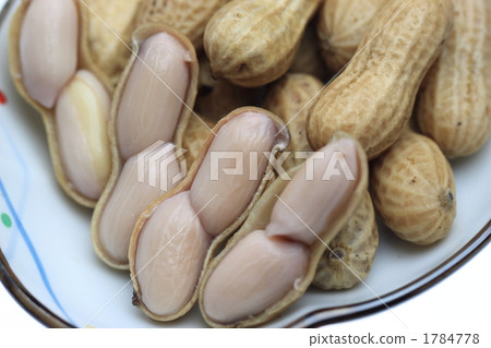 Salt-boiled peanut 1784778