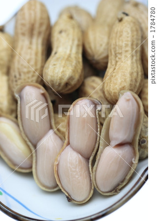 Salt-boiled peanut 1784780
