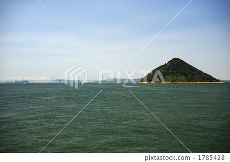 Ommenta島,漁船和瀨戶大橋 Ommenta島,漁船和瀨戶大橋 1785428