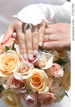 Bouquet and ring 1785700