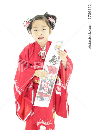 little child, festival day for children of three, five and seven years of age, taking a commemorative photo 1786352