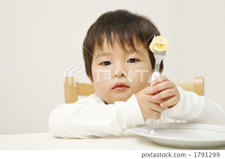 一個吃香蕉的男孩 1791299