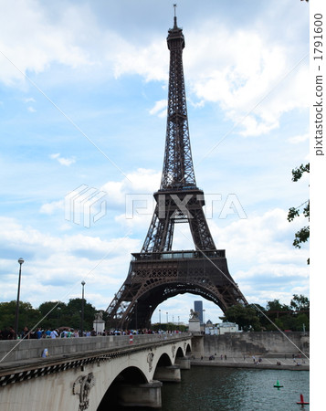 The Eiffel Tower and the River Seine The Eiffel Tower and the River Seine 1791600