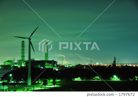 從Sodegaura公園觀察塔的夜視圖在千葉縣 從Sodegaura公園觀察塔的夜視圖在千葉縣 1797672