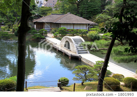 Shinjuku no Rinkai pond. Shunbu bridge and Seifukan 1801993