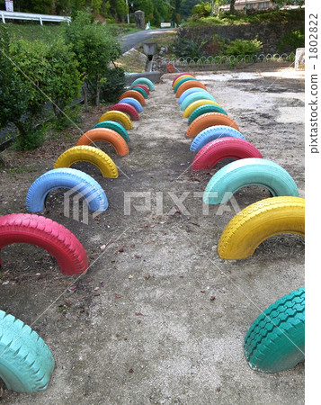 Tire of the schoolyard 1802822