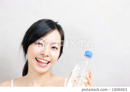 PET瓶水女人 PET瓶水女人 1806983