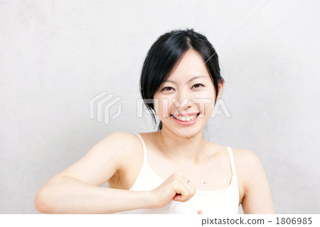 PET瓶水女人 PET瓶水女人 1806985