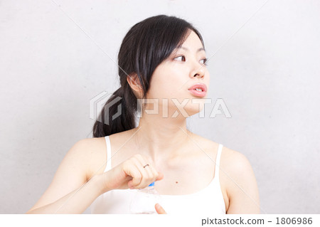 PET瓶水女人 1806986