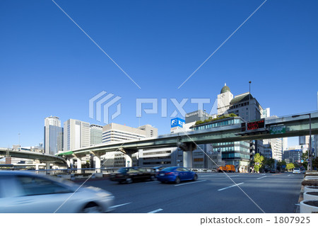 Osaka Dojima's townscape and car flow 1807925