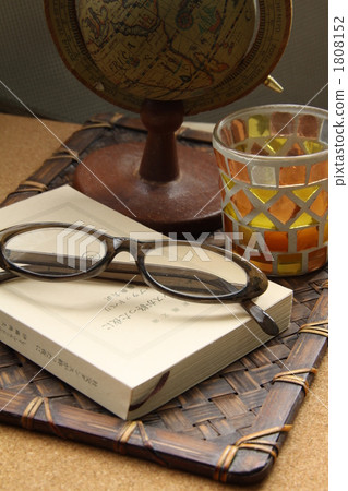 眼鏡 戴眼鏡 書籍 1808152