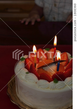 Glossy or strawberry cake 1808360