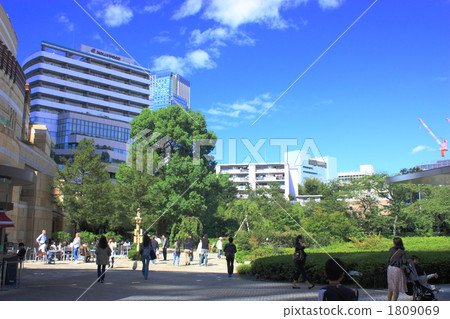 與公園的都市風景 與公園的都市風景 1809069