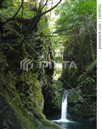 Kamaoke Falls in Gifu Prefecture Gujo 1809602