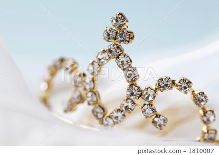 tiara  1810007