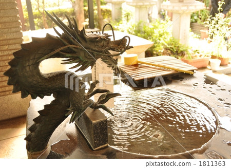 Temple's handwater 1811363