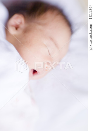 1 week old baby 1811864