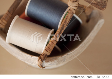 Sewing thread 1813565