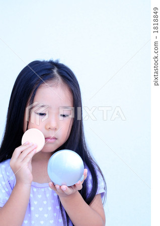 Compact with children 1818849