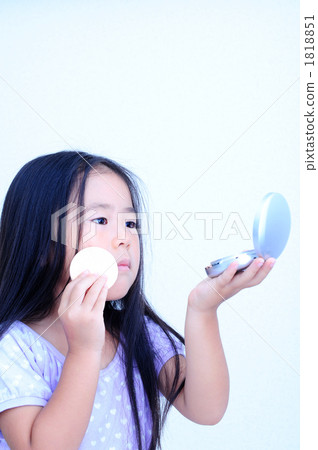 Compact with children 1818851